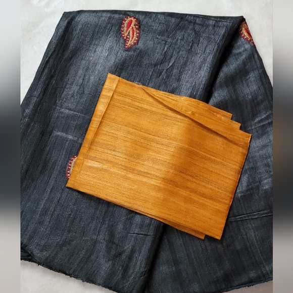 Smoky Black Ghicha Silk embroidery saree - Picture 6 of 6